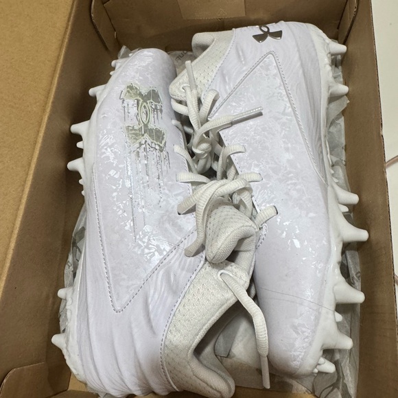 Under Armour boys football cleats - Picture 3 of 4